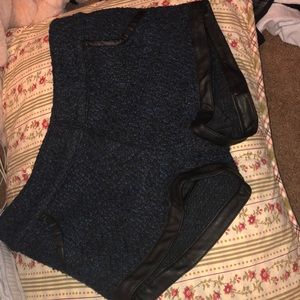 size zero-double zero navy and black tweed short